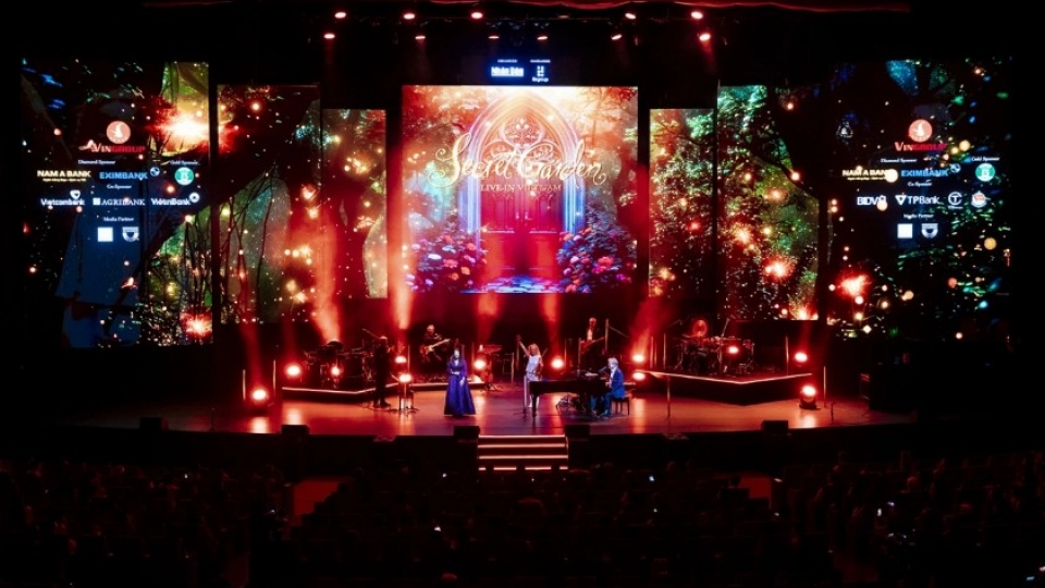 Secret Garden captivates 4,000 Vietnamese fans in “musical wonderland”
